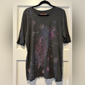 Blue Fish Simple Tee in Carbon